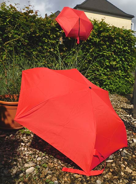 Test FARE-Schirme: Jung, frisch und leicht in Doppelrot