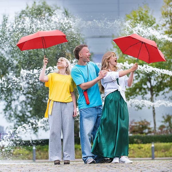 Test FARE-Schirme: Jung, frisch und leicht in Doppelrot