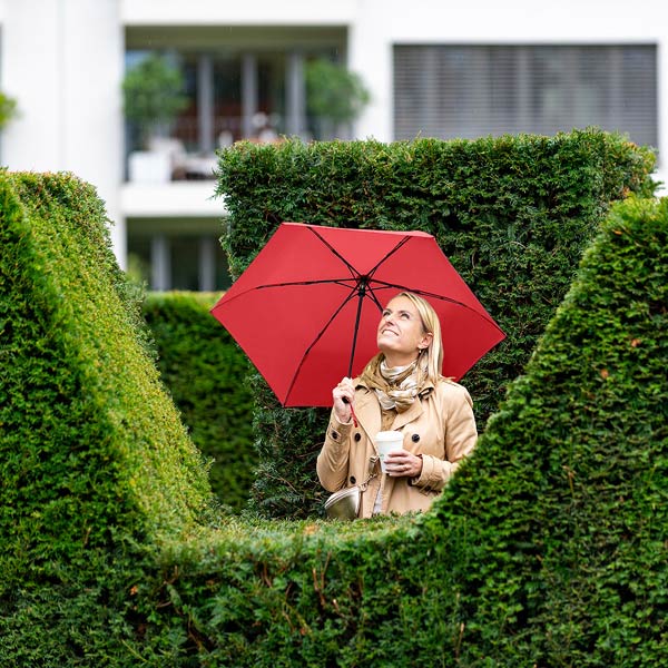 Test FARE-Schirme: Jung, frisch und leicht in Doppelrot