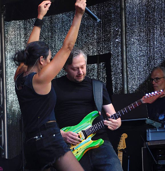 'Broicher Schlossparty' 2025 mit der 'Deluxe - die Radioband' auf Schloss Broich in Mülheim an der Ruhr