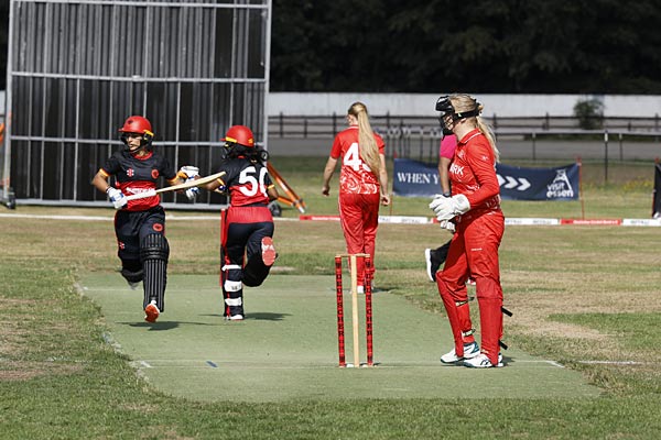 Cricket als Trendsport in Deutschland mit L&auml;nderspielen gegen Schweden und D&auml;nemark in Gelsenkirchen