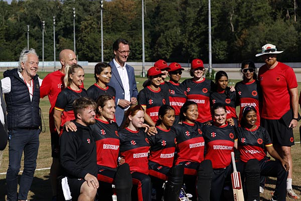 Cricket als Trendsport in Deutschland mit L&auml;nderspielen gegen Schweden und D&auml;nemark in Gelsenkirchen