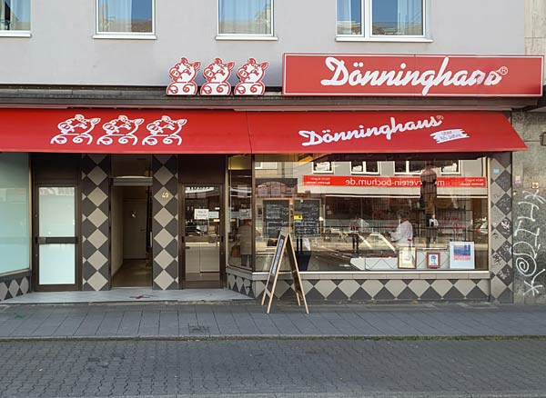 Bochumer Currywurst im Sphere Tim Raue auf dem Berliner Fernsehturm