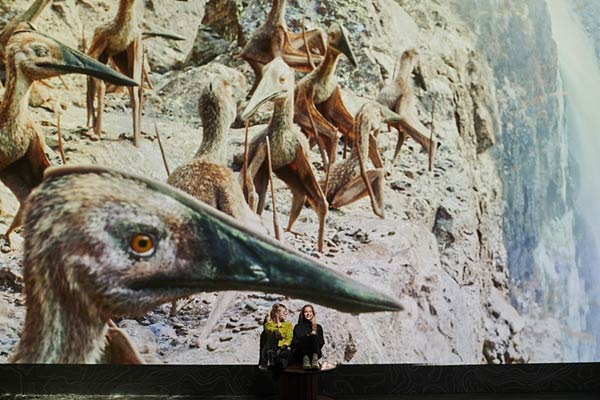 Immersive Ausstellung 'Dinosaurier' 2026 im Phoenix des Lumi&egrave;res in Dortmund