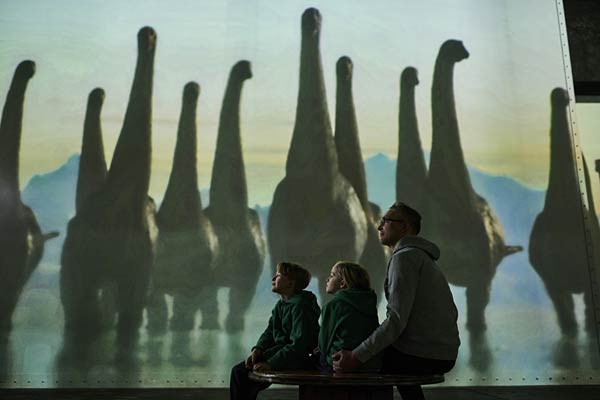 Immersive Ausstellung 'Dinosaurier' 2026 im Phoenix des Lumi&egrave;res in Dortmund