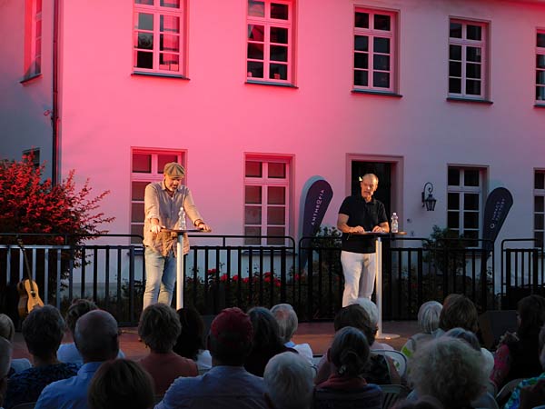 Kulturfestival 'Ruhrorter Campusabende' open air bei Haniel in Duisburg-Ruhrort - Rene Steinberg und Doc Esser