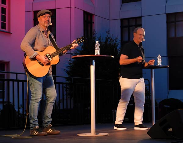 Kulturfestival 'Ruhrorter Campusabende' open air bei Haniel in Duisburg-Ruhrort - Rene Steinberg und Doc Esser