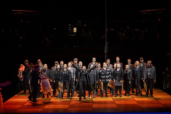 Oper 'Die Dreigroschenoper' im Musiktheater im Revier in Gelsenkirchen