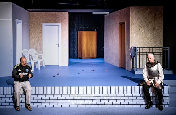 Schauspiel 'Wo sind denn alle?' im Schlosstheater Moers