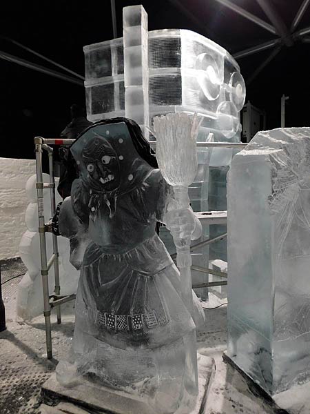 Eisskulpturen-Ausstellung 'Eiswelt' 2025 im Centro Oberhausen