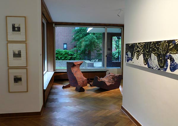 Ausstellung 'Teilweise möbliert, exzellente Aussicht' im Haus Lange in Krefeld