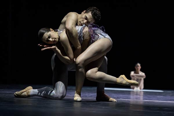 Ballett 'Grey Area' von der Deutschen Oper am Rhein in Duisburg