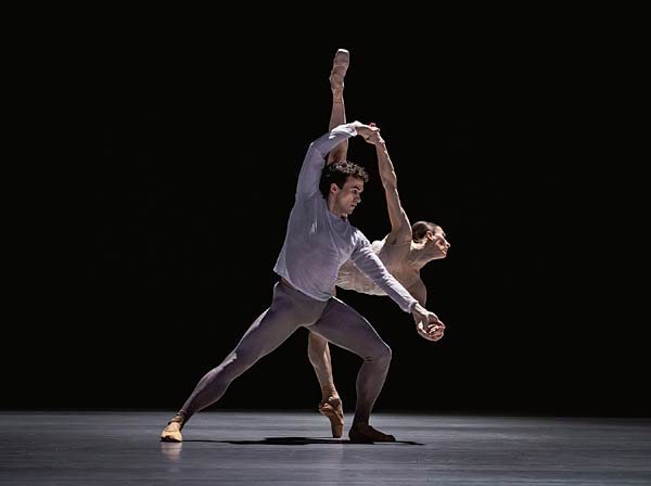 Ballett 'Grey Area' von der Deutschen Oper am Rhein in Duisburg