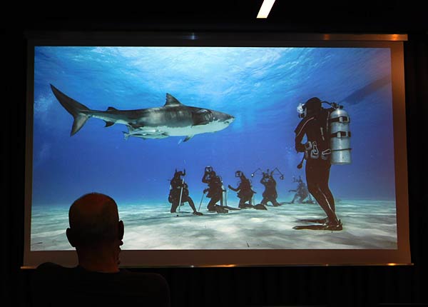 Haiforscher Lukas Müller mit dem Vortrag 'Deep Dive' beim Nachhaltigkeitstag von Canon Deutschland in Krefeld