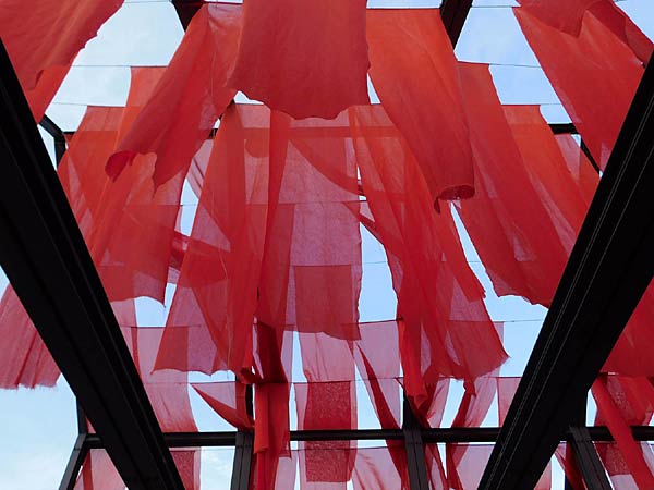 Installation 'Windzeichnung' von Danuta Karsten auf der Halde Norddeutschland