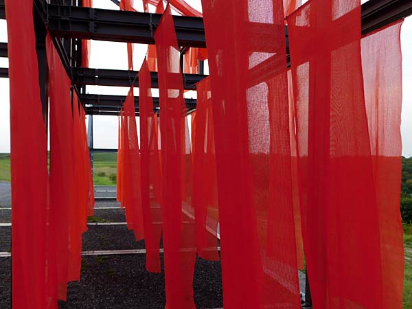 Installation 'Windzeichnung' von Danuta Karsten auf der Halde Norddeutschland
