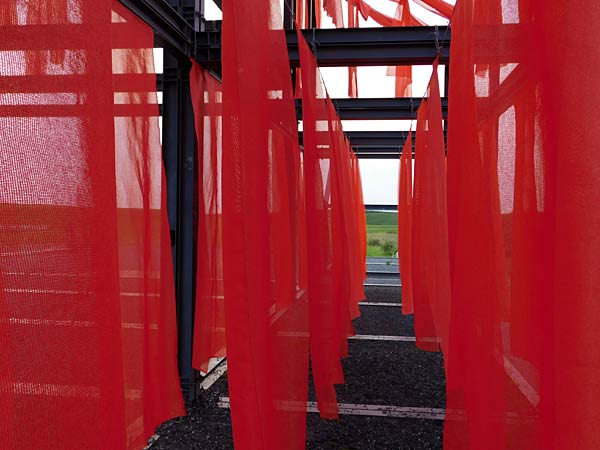 Installation 'Windzeichnung' von Danuta Karsten auf der Halde Norddeutschland