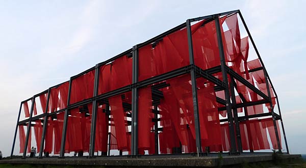 Installation 'Windzeichnung' von Danuta Karsten auf der Halde Norddeutschland
