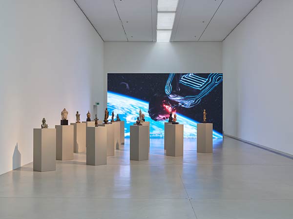 Ausstellung 'incarnate' in der Langen Foundation in Neuss