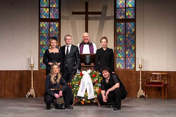 Kom&ouml;die 'Kalter wei&szlig;er Mann' im Theater an der K&ouml; in D&uuml;sseldorf