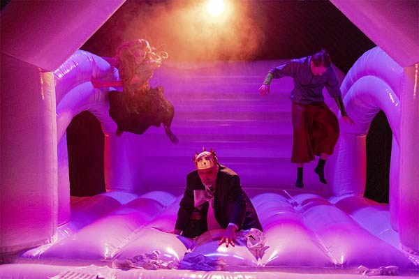 Schauspiel 'Am Königsweg/Endsieg' im Grillo Theater