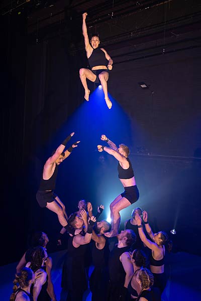 New Circus 'The Genesis' vom Kopenhagen Collective beim Düsseldorf Festival 2025