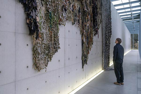 Austellung 'Der Weg des gr&ouml;&szlig;ten Widerstandes - Fabian Knecht mit Ihor Okuniev in der Langen Foundation