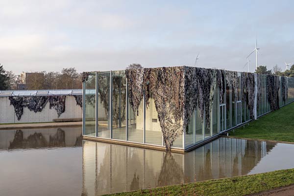 Austellung 'Der Weg des gr&ouml;&szlig;ten Widerstandes - Fabian Knecht mit Ihor Okuniev in der Langen Foundation
