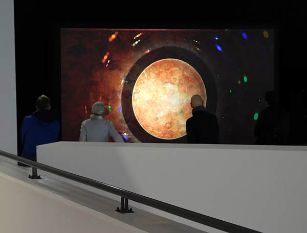 Ausstellung 'Mika Rottenberg. Queer Ecology' im Lehmbruck Museum in Duisburg