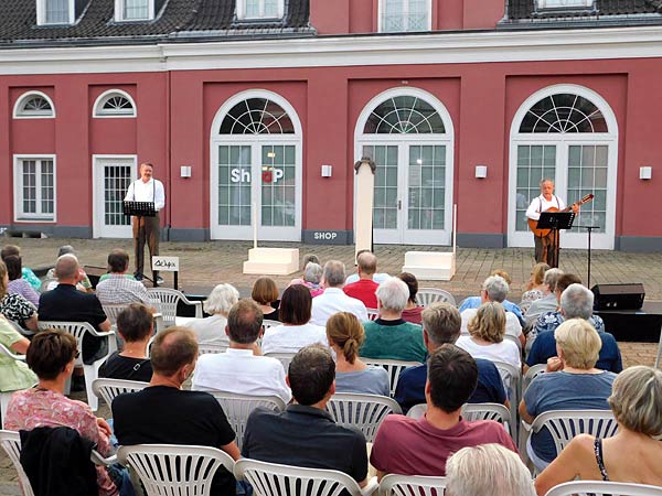 Schauspiel 'K&ouml;nig &Ouml;dipus' bei den Oberhausener Schlossn&auml;chten im Schlossinnenhof