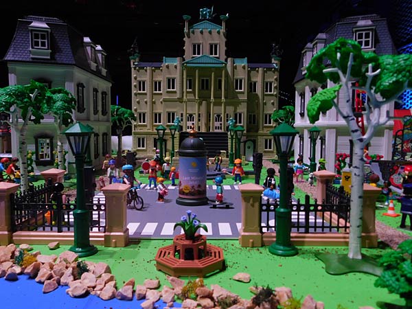 Playmobil-Weltrekord beim 'Lichtermarkt' 2025 im Landschaftspark Duisburg-Nord