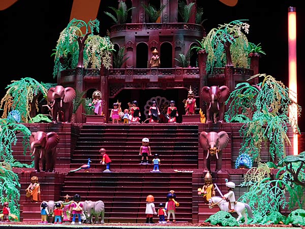 Playmobil-Weltrekord beim 'Lichtermarkt' 2025 im Landschaftspark Duisburg-Nord