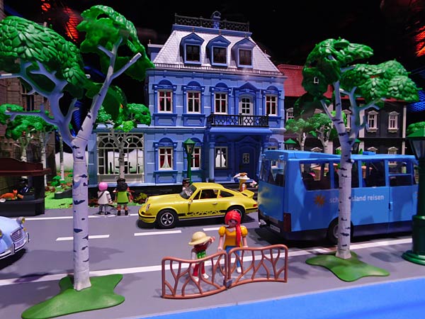 Playmobil-Weltrekord beim 'Lichtermarkt' 2025 im Landschaftspark Duisburg-Nord