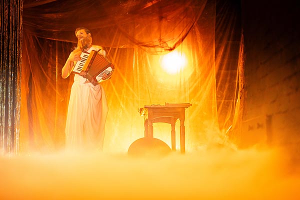 Schauspiel 'Der Reichtum' im Schlosstheter Moers