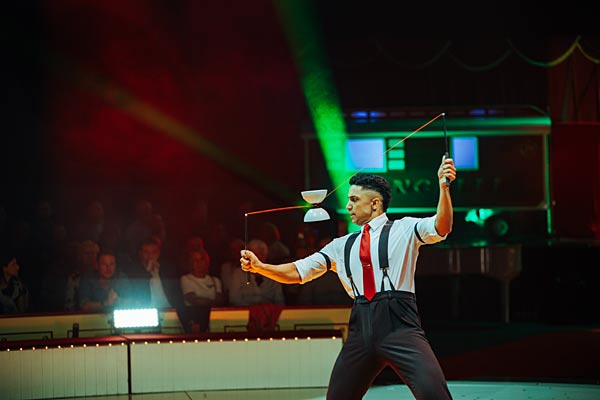 'Roncalli meets Schlager' im Metronom Theater Oberhausen