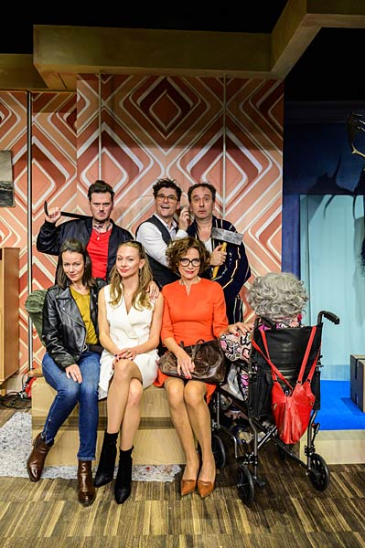 Kom&ouml;die 'Ab in den Schrank' im Theater im Rathaus in Essen