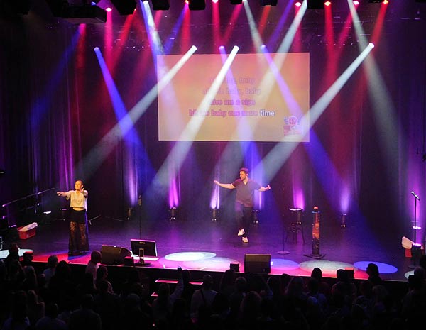 Mit-Sing-Konzert 'NightWash � Das Sing Ding' im Ebertbad in Oberhausen