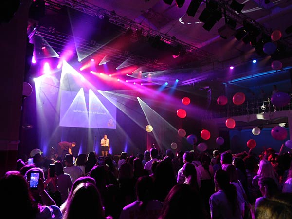 Mit-Sing-Konzert 'NightWash � Das Sing Ding' im Ebertbad in Oberhausen