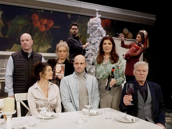 Kom&ouml;die 'Alle unter einer Tanne' im Theater im Rathaus in Essen