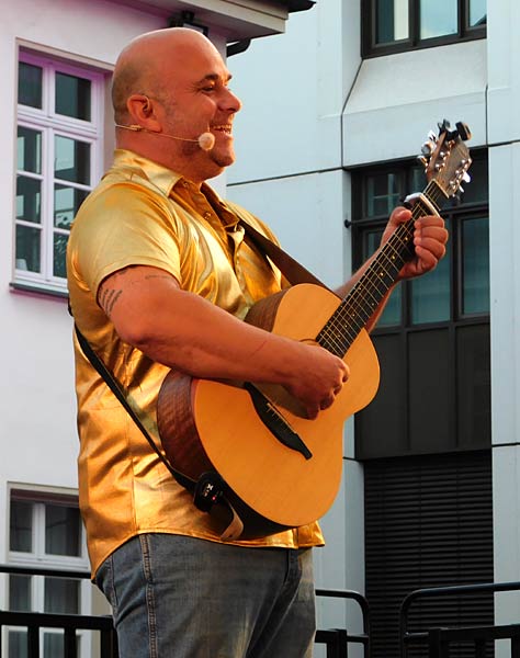 Kulturfestival 'Ruhrorter Campusabende' open air bei Haniel in Duisburg-Ruhrort - Nito Torres