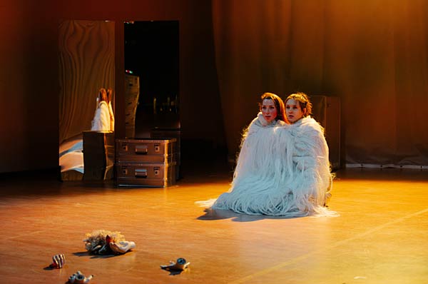 Schauspiel 'Viermal ICH' im Schauspiel Duisburg