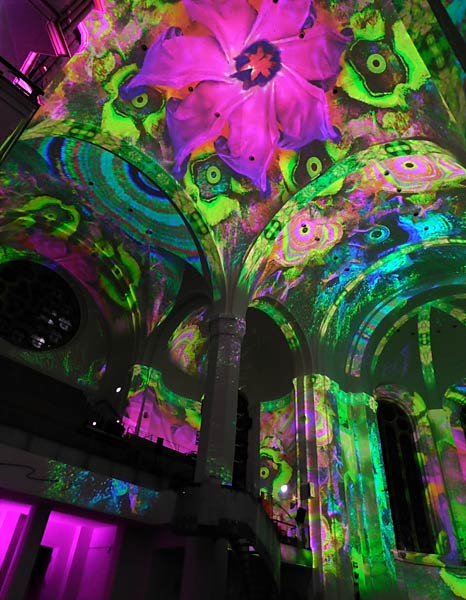immersive Show 'Enlightenment' in der Johanneskirche in D&uuml;sseldorf