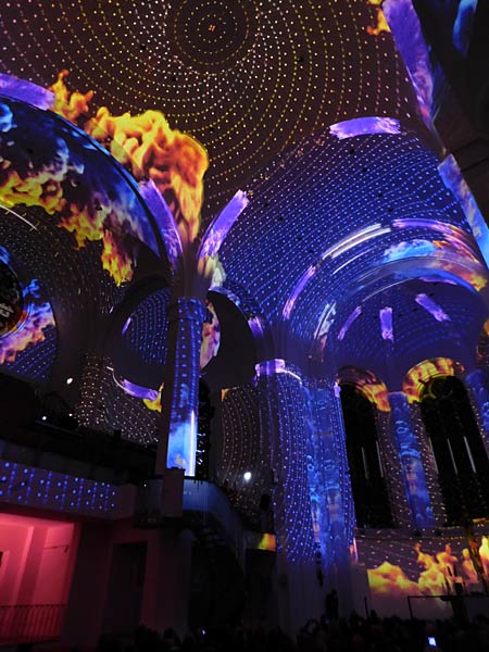 immersive Show 'Enlightenment' in der Johanneskirche in D&uuml;sseldorf