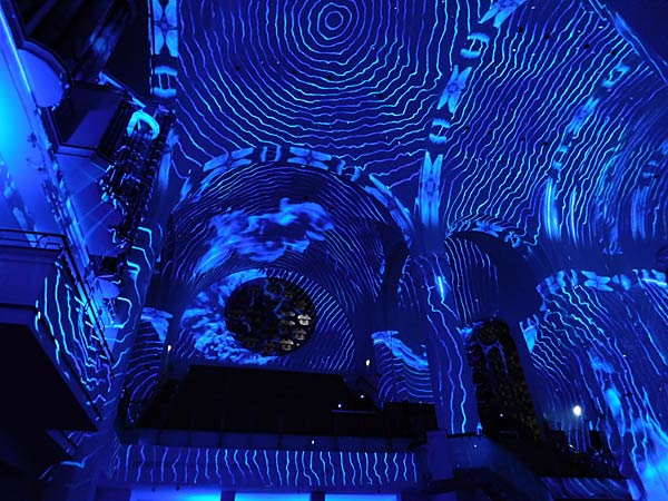 immersive Show 'Enlightenment' in der Johanneskirche in D&uuml;sseldorf