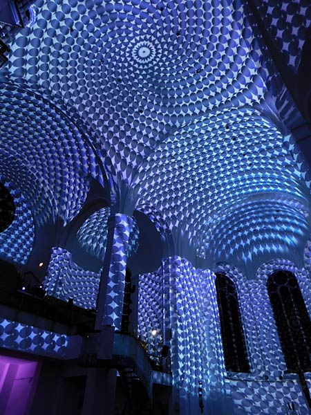 immersive Show 'Enlightenment' in der Johanneskirche in D&uuml;sseldorf