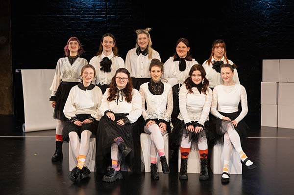 Schauspiel 'Ein Zimmer f&uuml;r sich alleine' im Schauspiel Duisburg